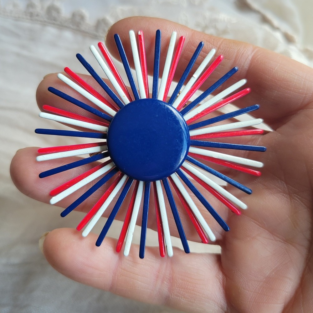 Vintage 1970s Pinwheel Starburst Brooch Red White Blue Enameled Metal Pin - Picture 2 of 8